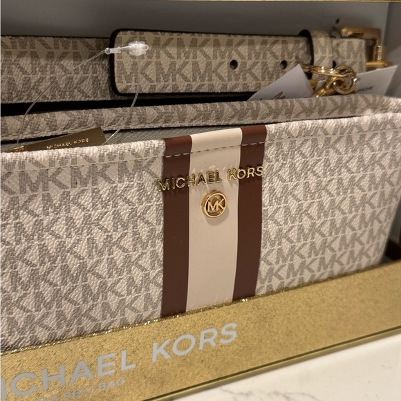 Michael Kors Cream and Brown Belt Bag - Picture 3 of 10